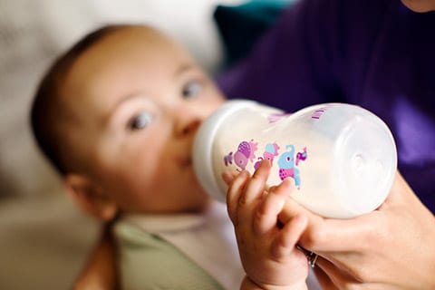 3 positions for easy bottle feeding