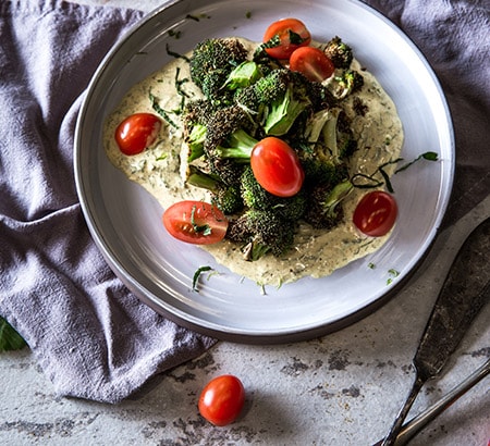 Airfried broccoli with curry yogurt