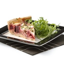 Savoury tart with beetroot and goat’s cheese