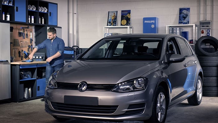 How to replace headlight bulbs on your Volkswagen Golf VII
