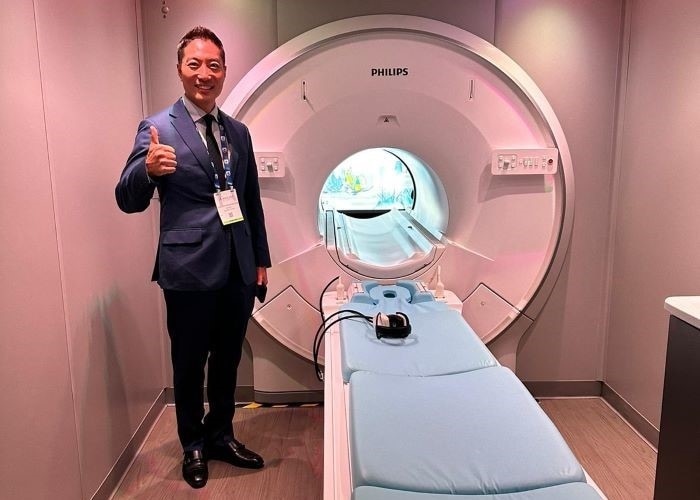 Philips mobile MRI system with helium-free operations