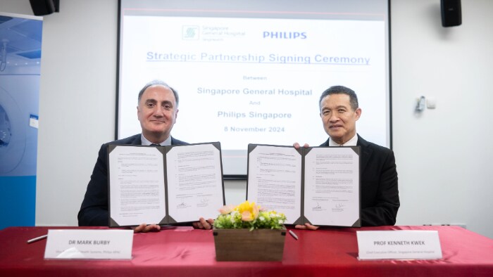 sgh philips mr signing photo2