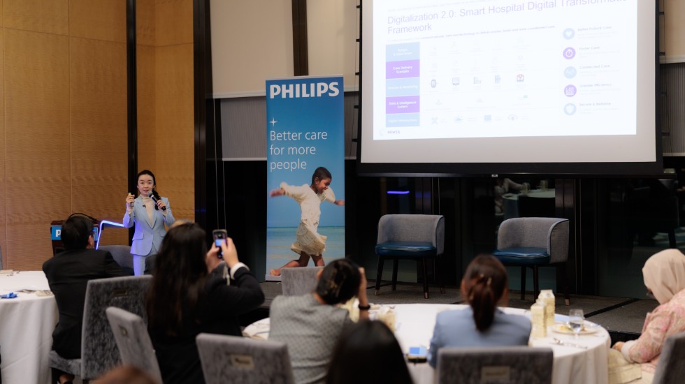 Professor Aurel K. Qian, Presenting the keynote speech